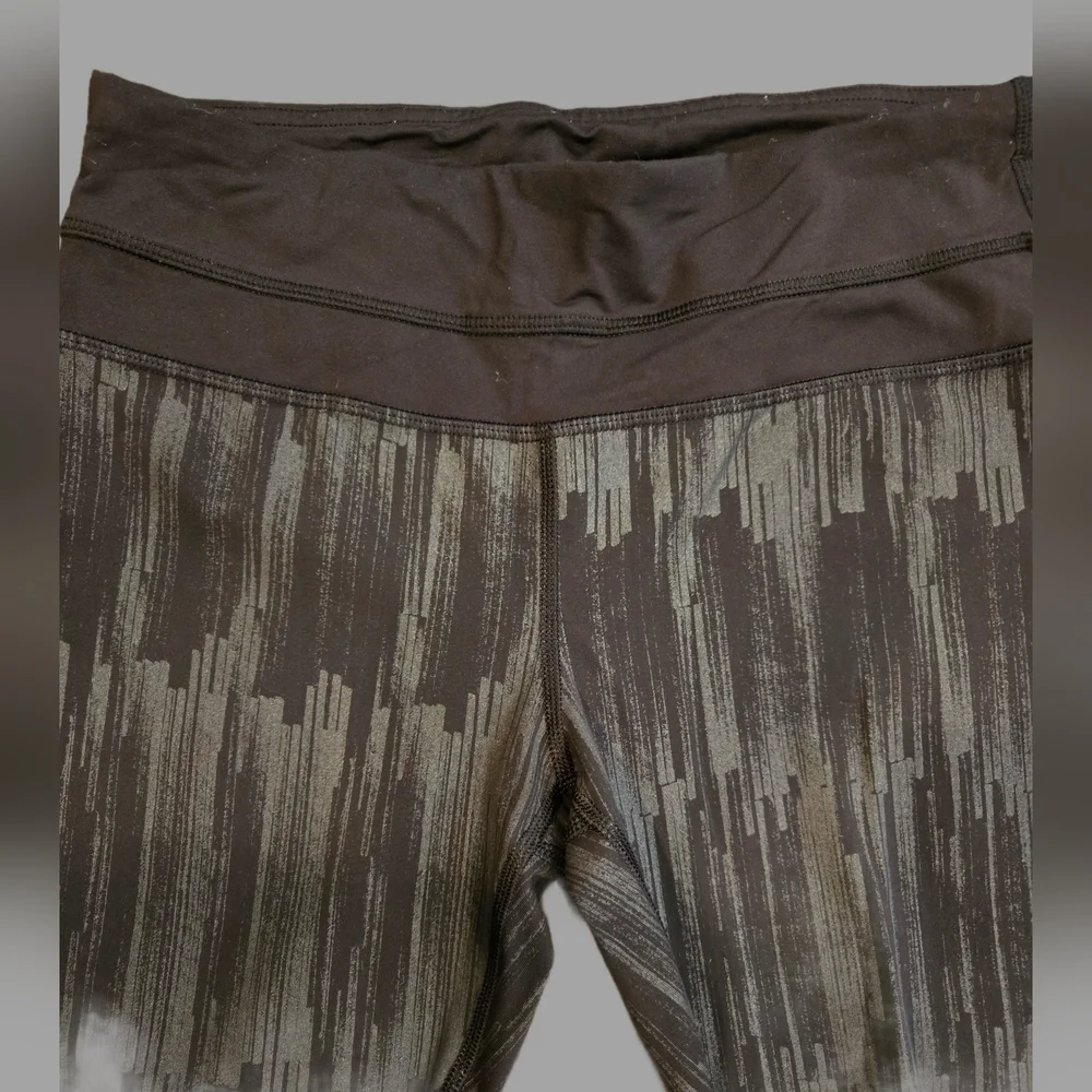 Lululemon Chic Black and Gray Patterned Leggings